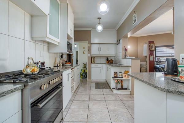 Renovated and meticulously taken care of. Stunning modern kitchen with loads of cupboards and granite worktops, the heart of the home ...