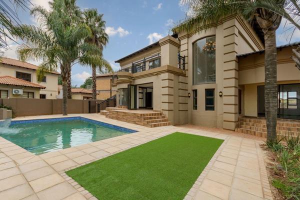 Welcome to your stunning new home in the highly sought-after Glen Erasmia Boulevard. 

Just a stone&#39;s throw away from top schools ...