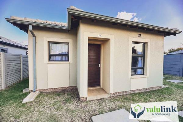 New property for sale in New Modder, Daveyton with 3 bedrooms and 1 bathroom ( furniture ...