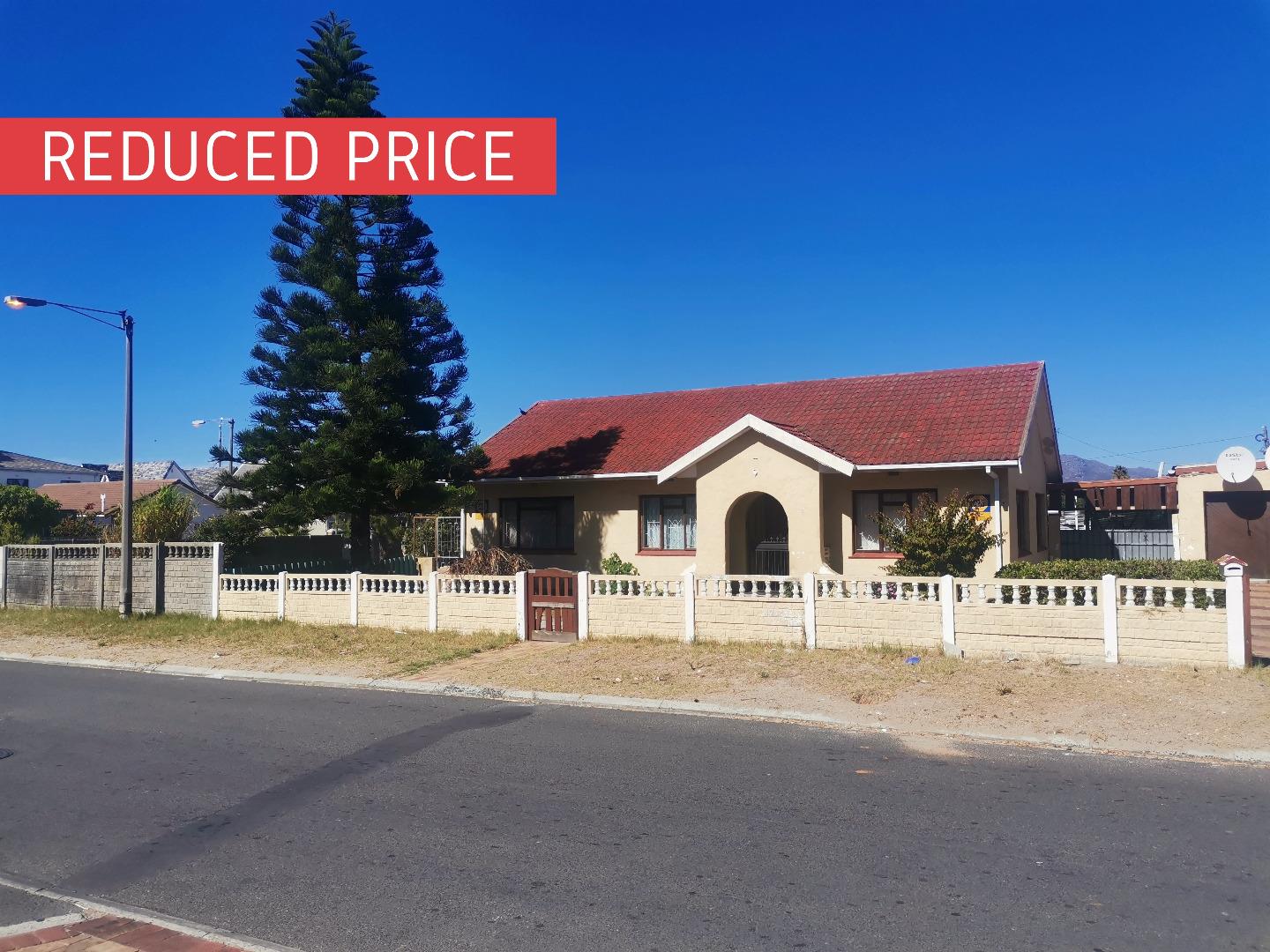 4 Bedroom House for sale in Grassy Park P24114088140