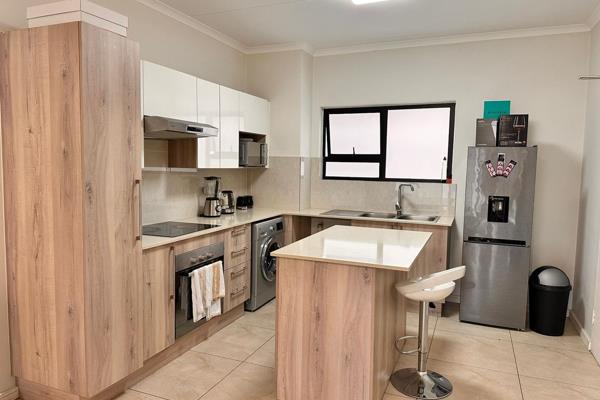 A beautiful and spacious 2beds 1bath apartment on the 2nd floor to let in Randpark Ridge.

This 2 Beds 1 bath and has the following ...