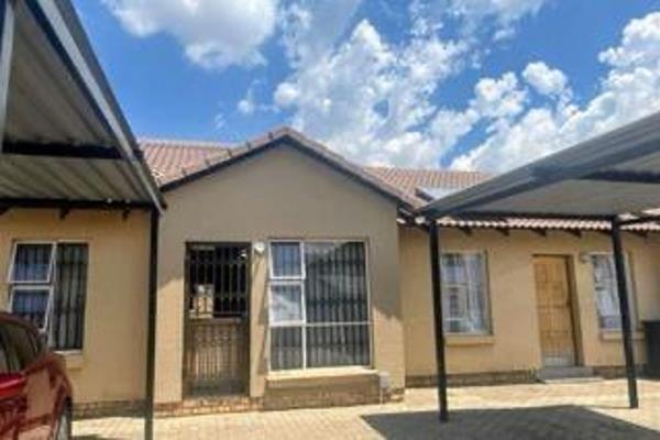 3 Bedroom townhouse.

Spacious open-plan lounge and kitchen with modern finishes.

Single full bathroom with shower, bath, toilet ...