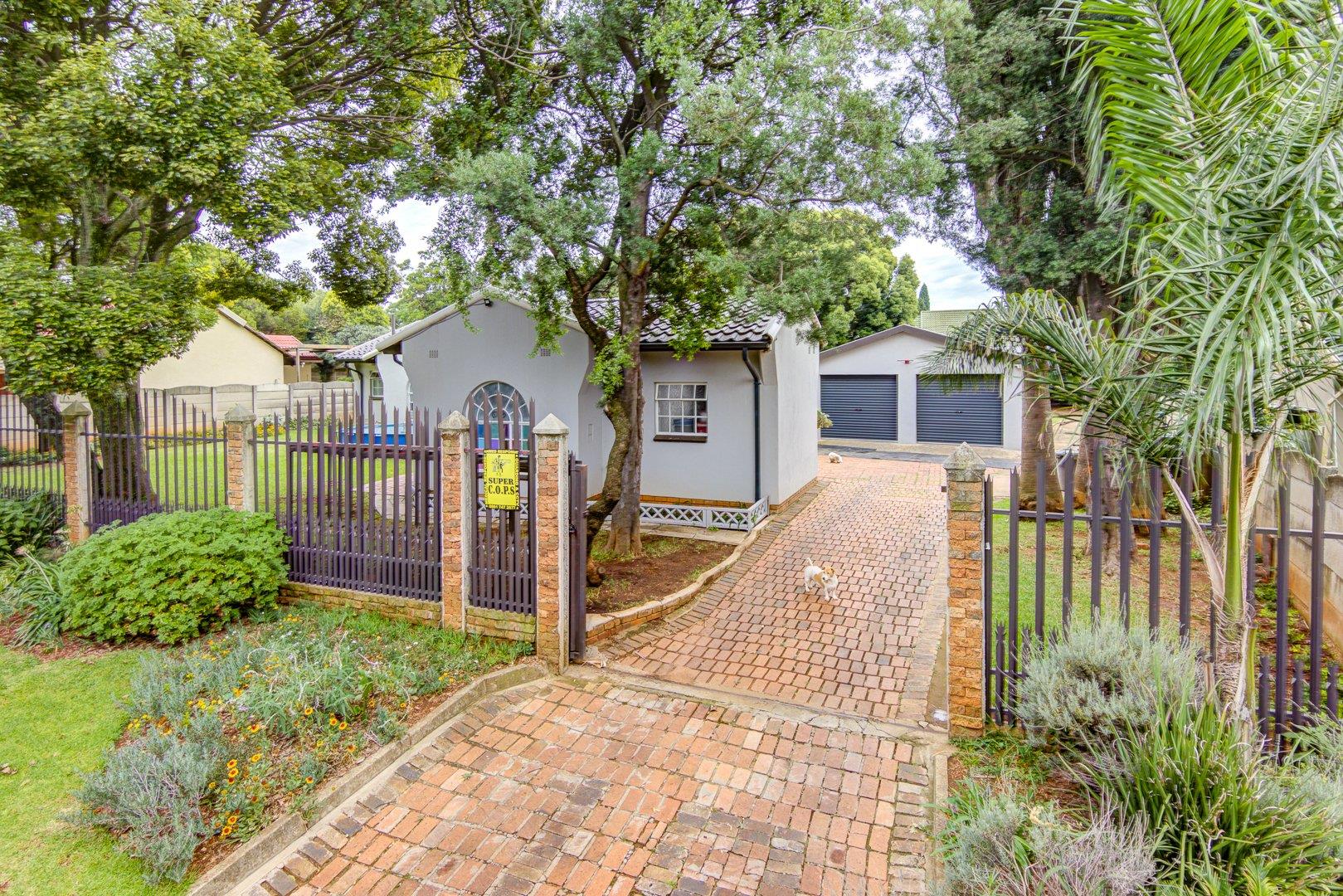 3 Bedroom House for sale in Van Riebeeck Park 19 Maluti Street P24