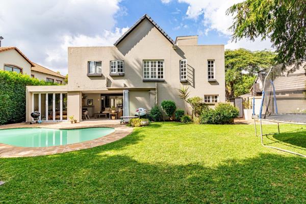 DUAL MANDATE
Introducing this exceptional 4-bedroom residence nestled within the prestigious Silverlakes Golf &amp; Wildlife Estate. ...