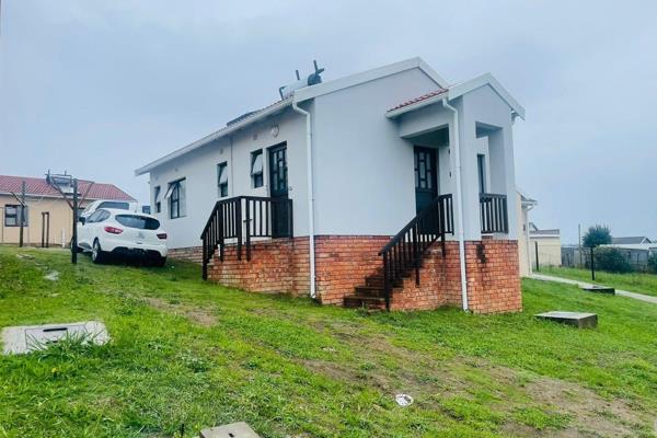 Sizwe Mlungwana Properties is proud to present this beautiful family home in Haven Hills. 

This home has a nice sized yard and ...