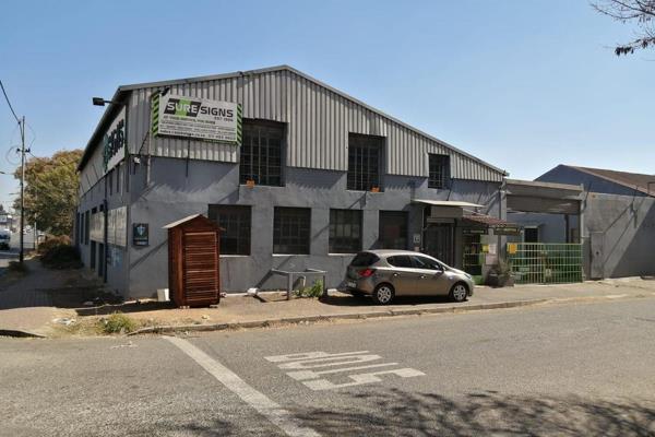 This spacious and well maintained industrial facility measures 2,475sqm and is available ...