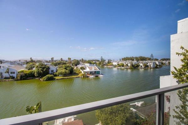 Exclusive Sole Mandate

A waterfront lifestyle at its very best! Perfectly positioned 3-bedroom townhouse on Eastlake Island offering ...
