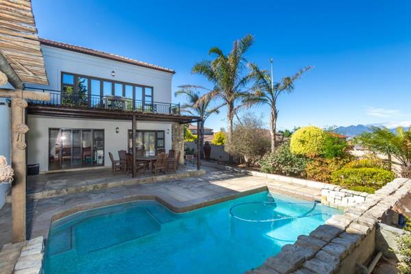 This spacious 5-bedroom, 4-bathroom property (including its own flatlet) is situated in the exclusive and secure Kleinbron Estate ...