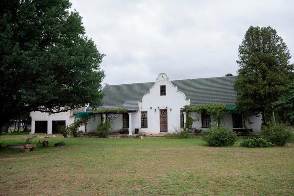 Nestled in the serene and picturesque area of Spaarwater in Heidelberg, this smallholding presents a rare opportunity for those seeking ...