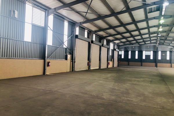 This industrial premises is ideal as a storage and distribution center.  It offers a floor area of 3300 sqm and an additional 2200 sqm ...