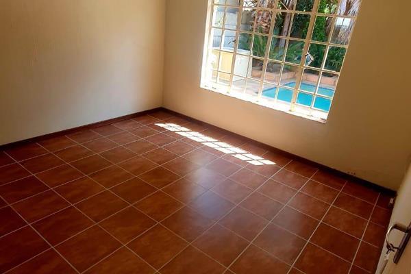 Beautiful 3 Bedroom, 2 bathroom house with double garage, built in braai and swimming pool to rent.