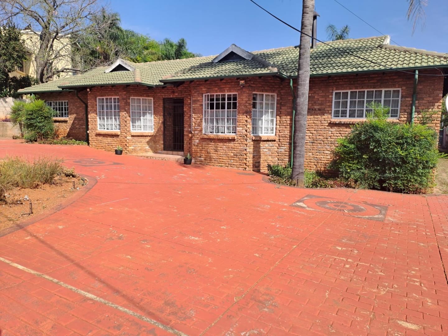 9 Bedroom House for sale in Newlands - P24-113800592