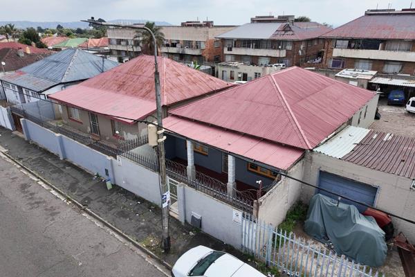 This 10 Single Bedroom Property has been operating as a student commune for close to 2 ...