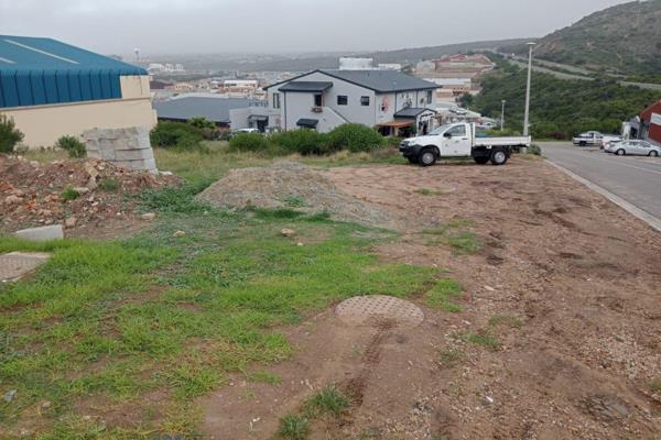 Stand in the industrial area of Voorbaai, Mossel Bay.

Ideal to set a any mixed industrial usage, such as a workshop, factory ...