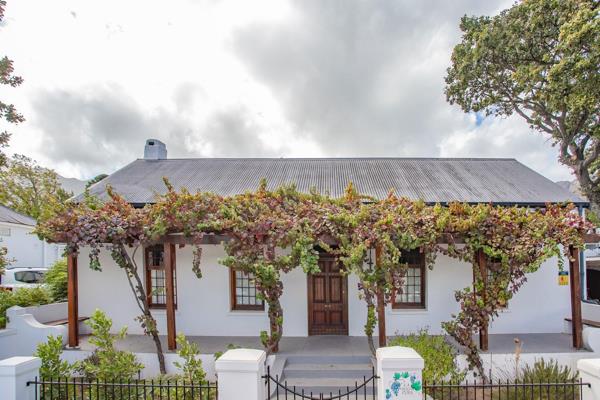 WINTER RENTAL:  Located in Franschhoek, this historic house, dating back to before 1850 and designated as a National Monument in 1981 ...