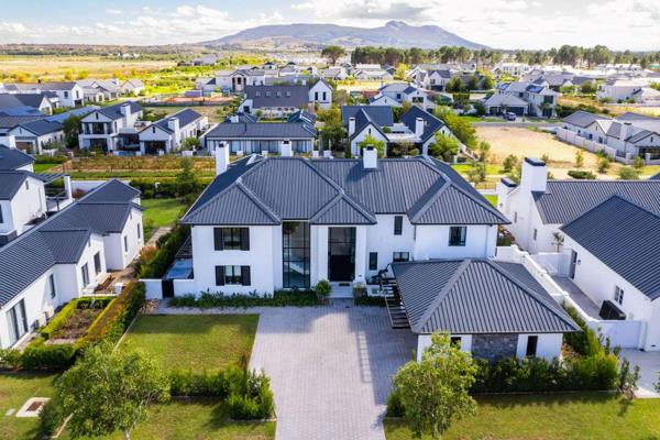 Exclusive Sole Mandate.  Situated in La Vue, this north-facing home offers the essence of Val de Vie Estate living, presenting a ...