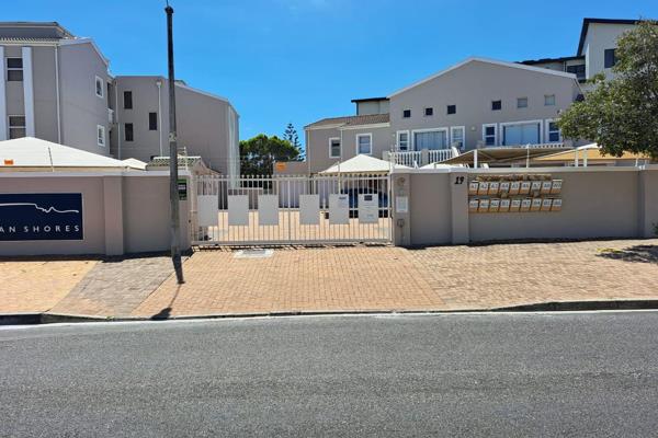 This neat and secure 2-bedroom ground-floor apartment on Viola Road, Bloubergrant, is ...