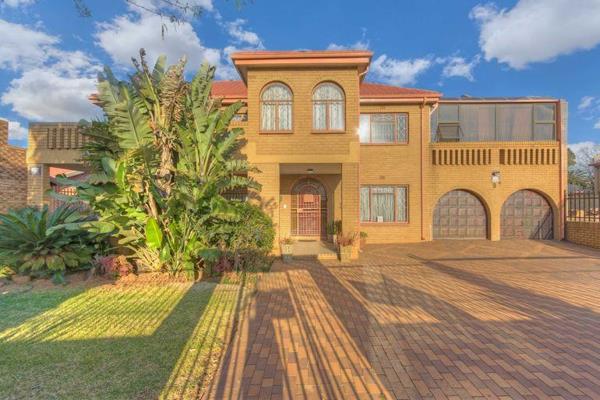 This huge property is available to rent in Lenasia Ext 9

7 Bedrooms: Ample sleeping quarters ensure that everyone in the family has ...