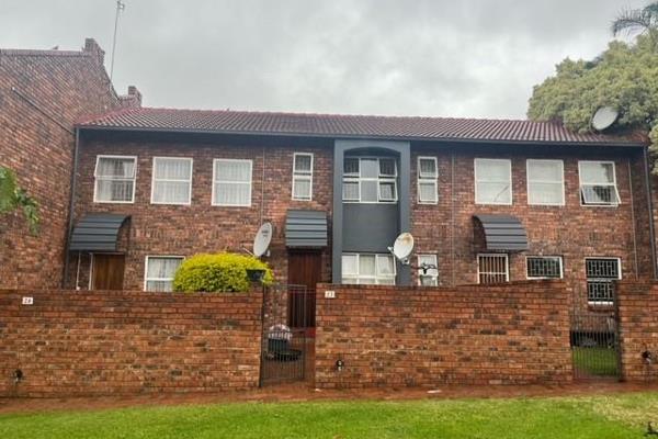 SOLE MANDATE

This cute duplex is situated close to Garsfontein Ho&#235;rskool en Menlyn Maine.
- The home is fully tiled.
- Open ...