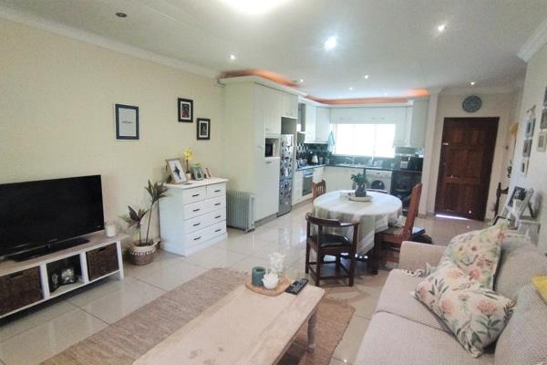 This stunning 3-bedroom unit located in Sheraton Heights, Chase Valley, Pietermaritzburg ...