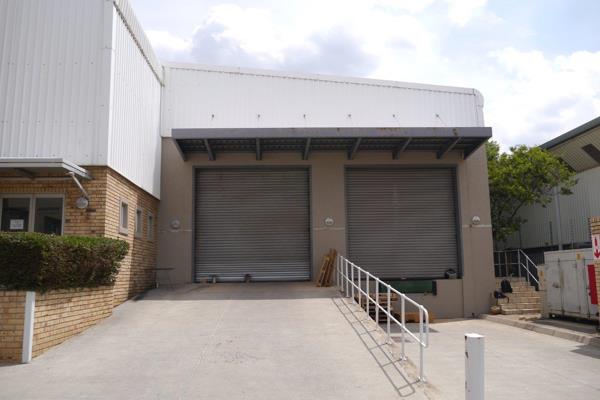 Excellent exposure to Modderfontein Road.
Modern warehouse facility.
Warehouse 1400, plus 200 m mezzanine.
Office 500m
Dock loading ...