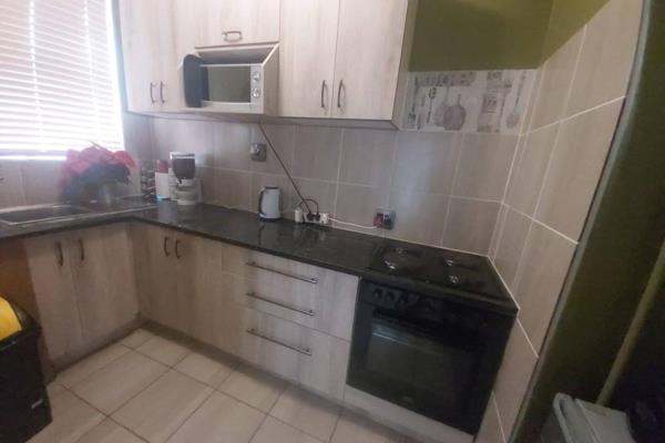 A charming, clean 4 bedroom apartment on the Eastern side of  Pretoria Central.

This ...