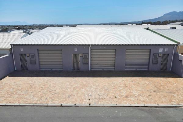 This industrial unit in Gordons Bay offers an open and spacious work floor, kitchenette and toilet facilities. The factory boasts a ...