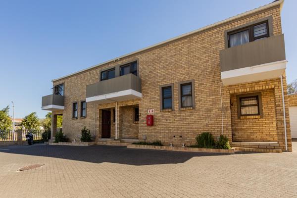 This stunning home is perfectly located in a small and popular complex in the heart of Brackenfell.

Well-maintained, neat and secure ...