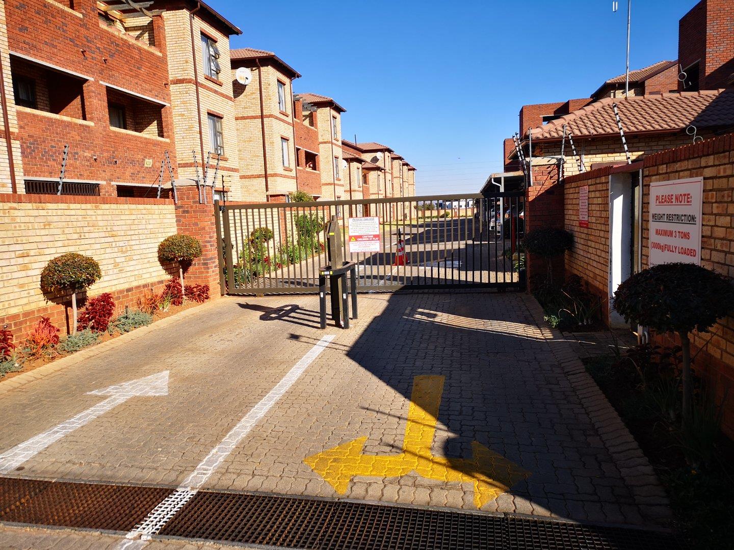 2 Bedroom Apartment / flat for sale in Randpark Ridge - 10 Stonebridge ...