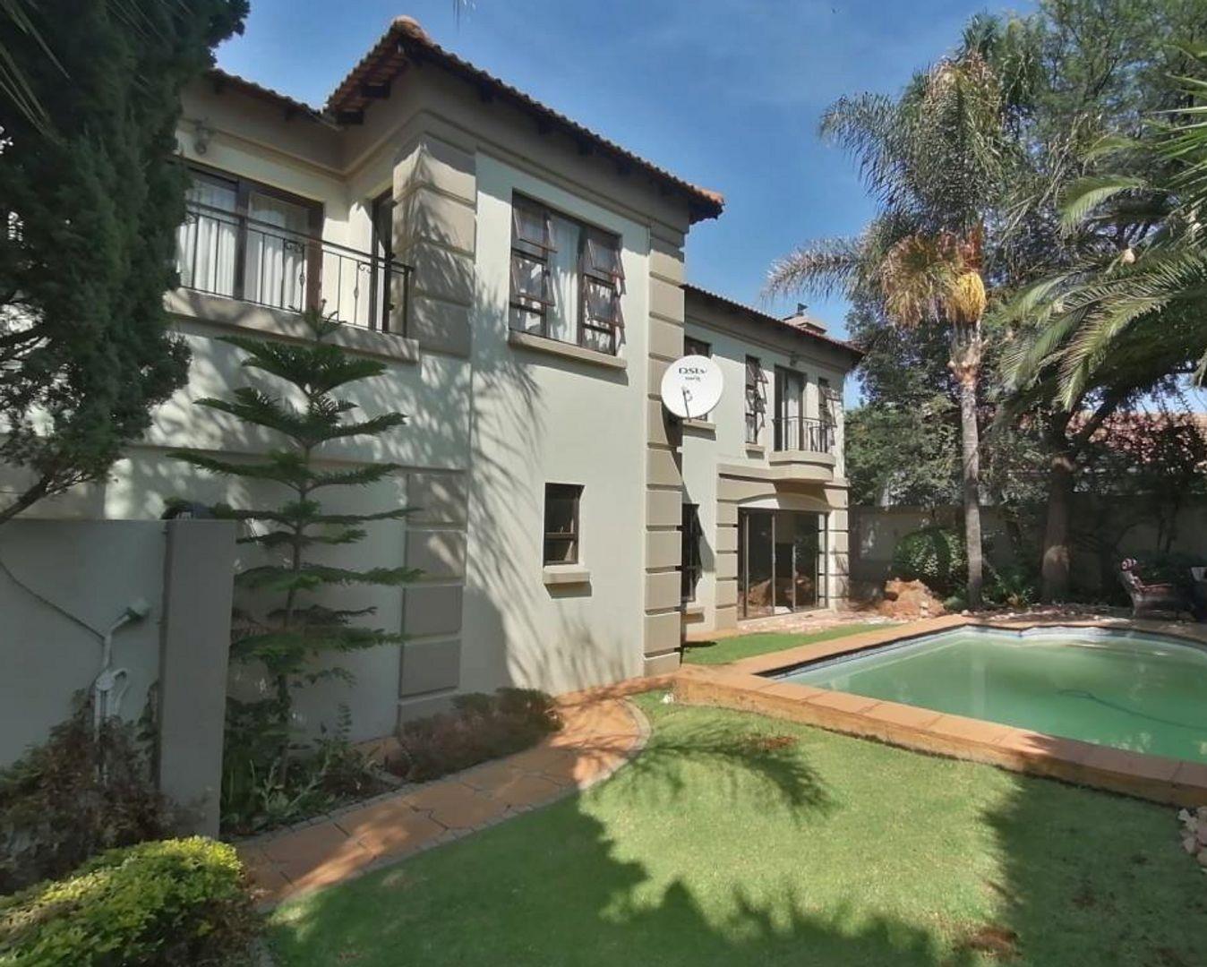 4 Bedroom Townhouse for sale in Mulbarton P24114253167