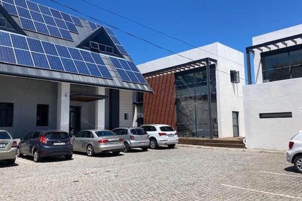 Location:Link Building, 174 Cape Road, Gqeberha
Features:Reception2 open-plan offices (approx 10 workstations)1 Manager&#39;s ...