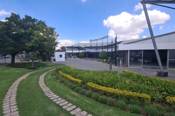 Beautiful Showroom Available for Lease in Midrand - over 3000 Vehicles pass this site ...