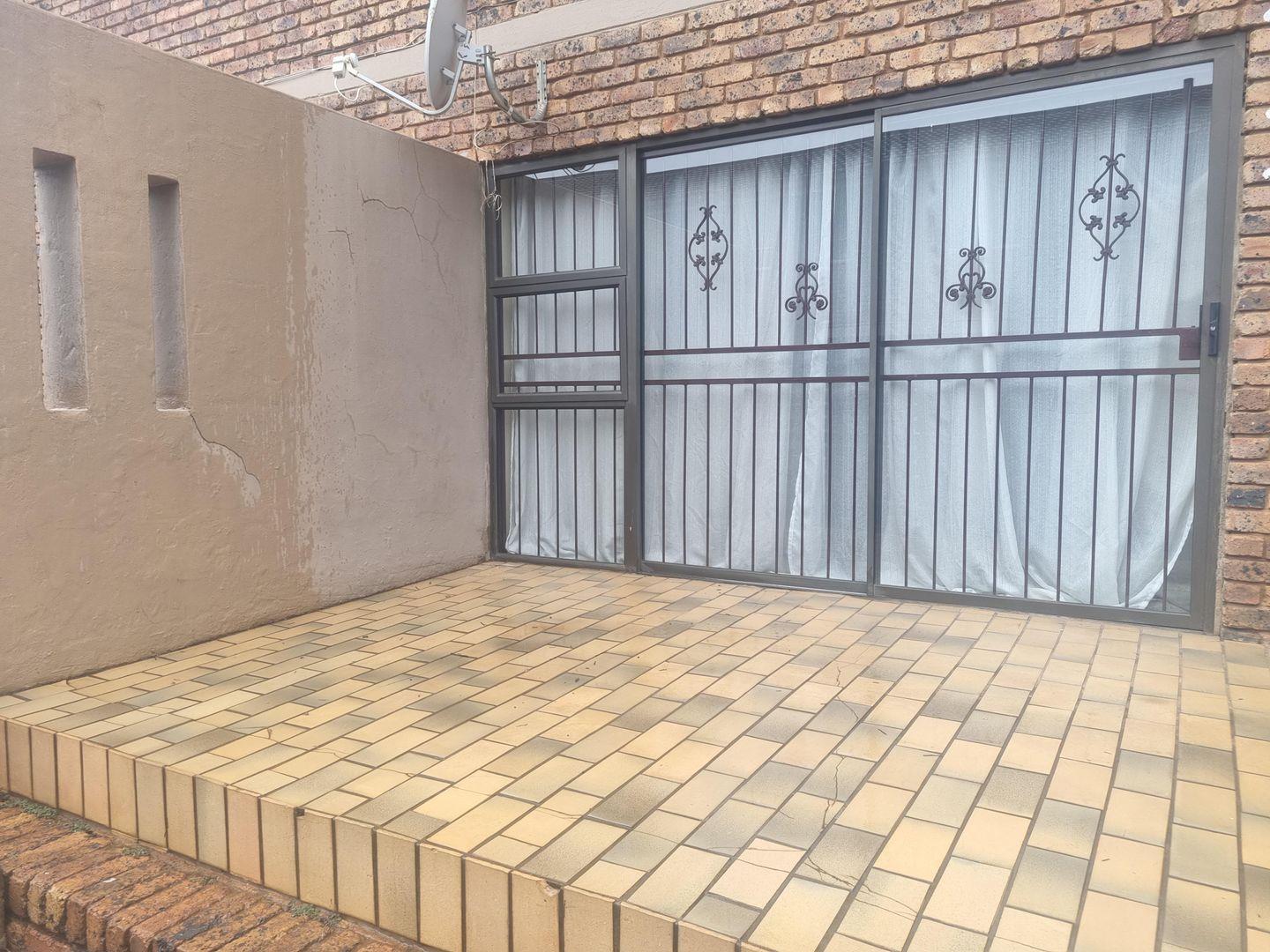 3 Bedroom Townhouse for sale in Silverton P24114254062