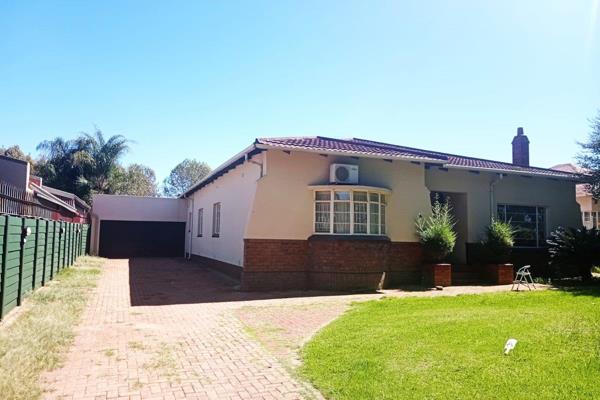 Spacious family home!
This home is situated in the leafy area of Selection Park, offers spacious bedrooms, an undercover braai patio ...