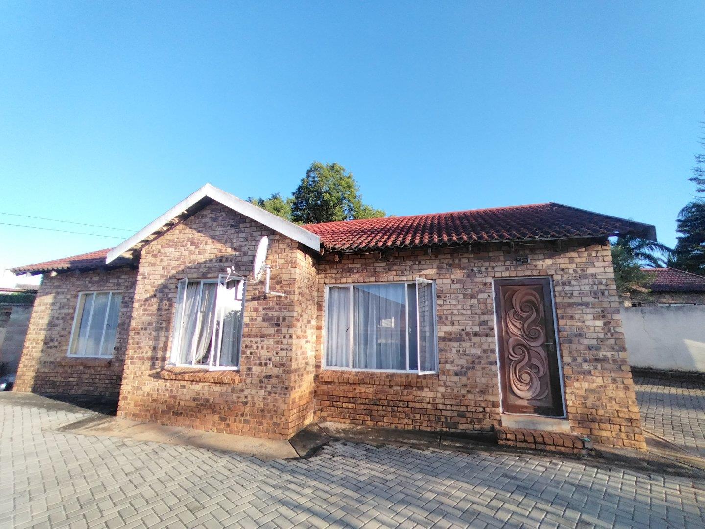 3 Bedroom House for sale in Kingsview Ext 3 - 11 Simonsberg Street ...