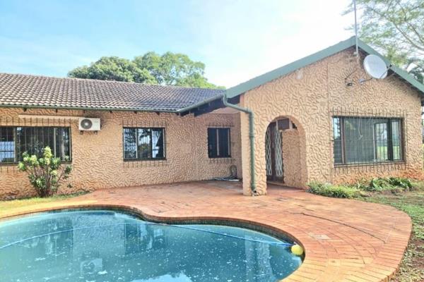 This 3 bedroomed  2 bathroom home with loads of potential. 

With a separate lounge leading onto a covered patio and pool area.

Dining ...