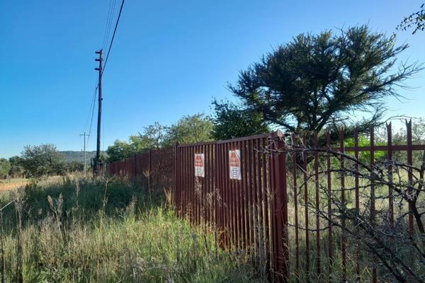 11 221m&#178; vacant land in Kameelfontein estate.

Fully fenced. 
Bushveld surroundings in quiet area.
Borehole.
Electricity available ...