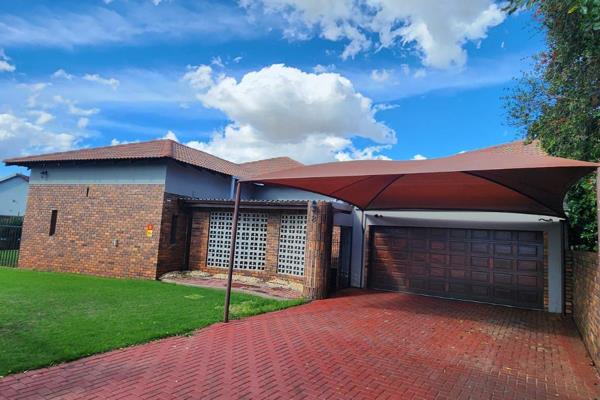 Elegance, Grandeur in elite suburb! - 4 Bed, 2Bath

Looking to WOW the crowd and stay in style? Well, look no further. This stunner ...