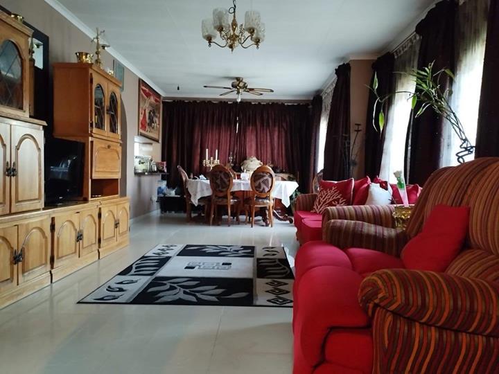 3 Bedroom House for sale in Roshnee - P24-113350331