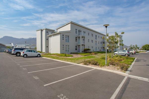 This flat is situated in La Vie estate.
It offers one bedroom, one bathroom, living and kitchen open plan and parking.

It is ...