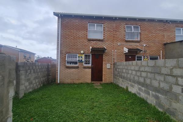 Looking to BUY a Family home duplex? Step into your home in a secure complex in walmer link. This family duplex offers two bedrooms ...