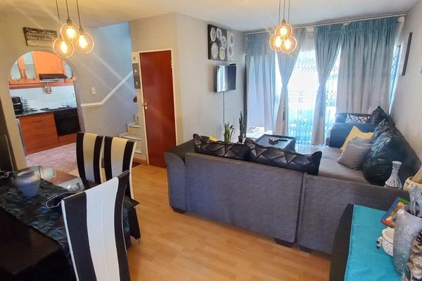 Duplex
3 bedrooms
2 bathrooms
open-plan lounge and dinning
Kitchen with ...