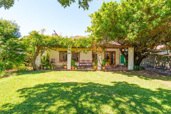 Family Home in a Great Location

Perfectly positioned, in close proximity to excellent schools, such as Rondebosch Boys, Oakhurst ...