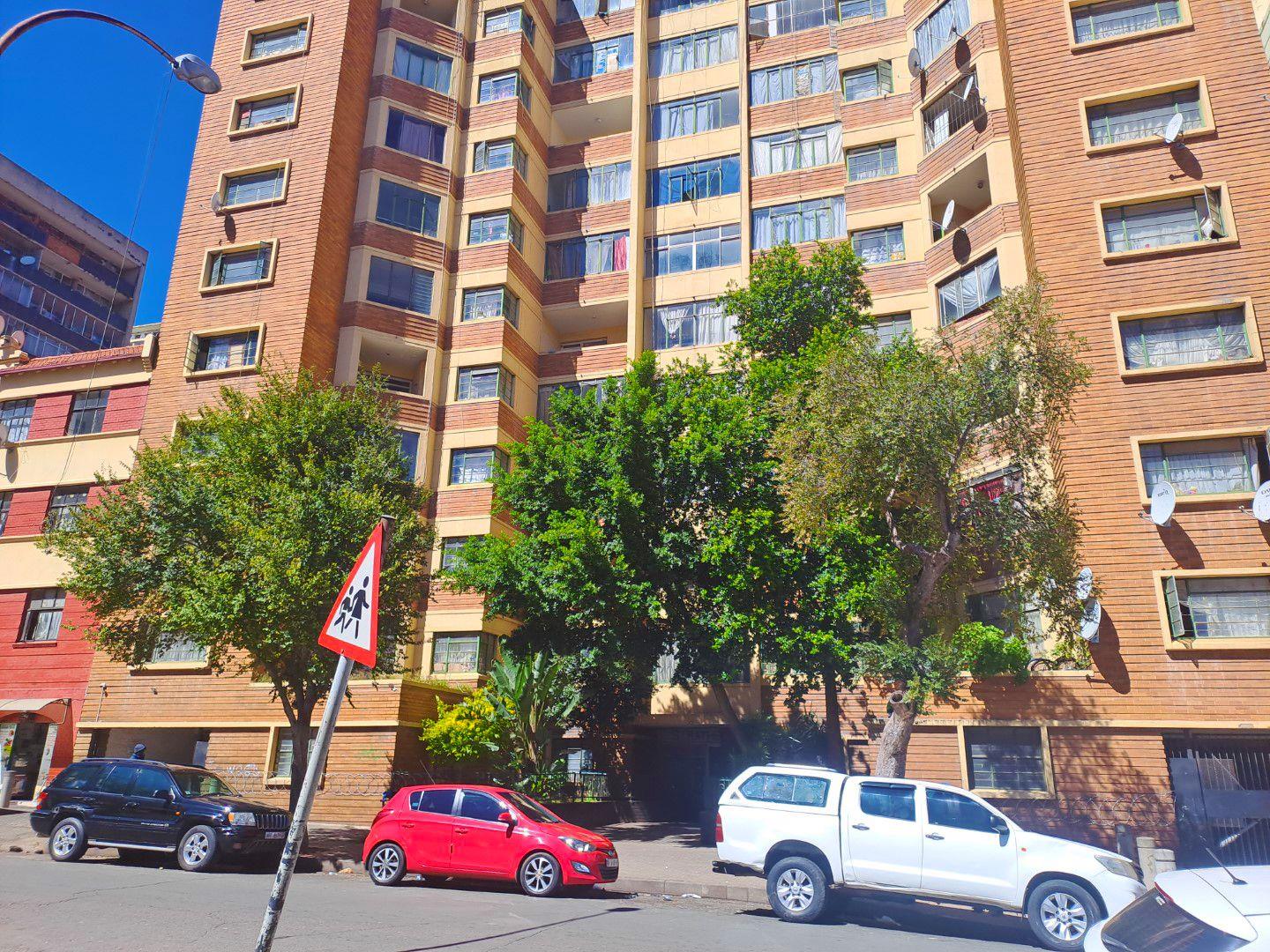 2 Bedroom Apartment / flat for sale in Hillbrow - P24-114262460