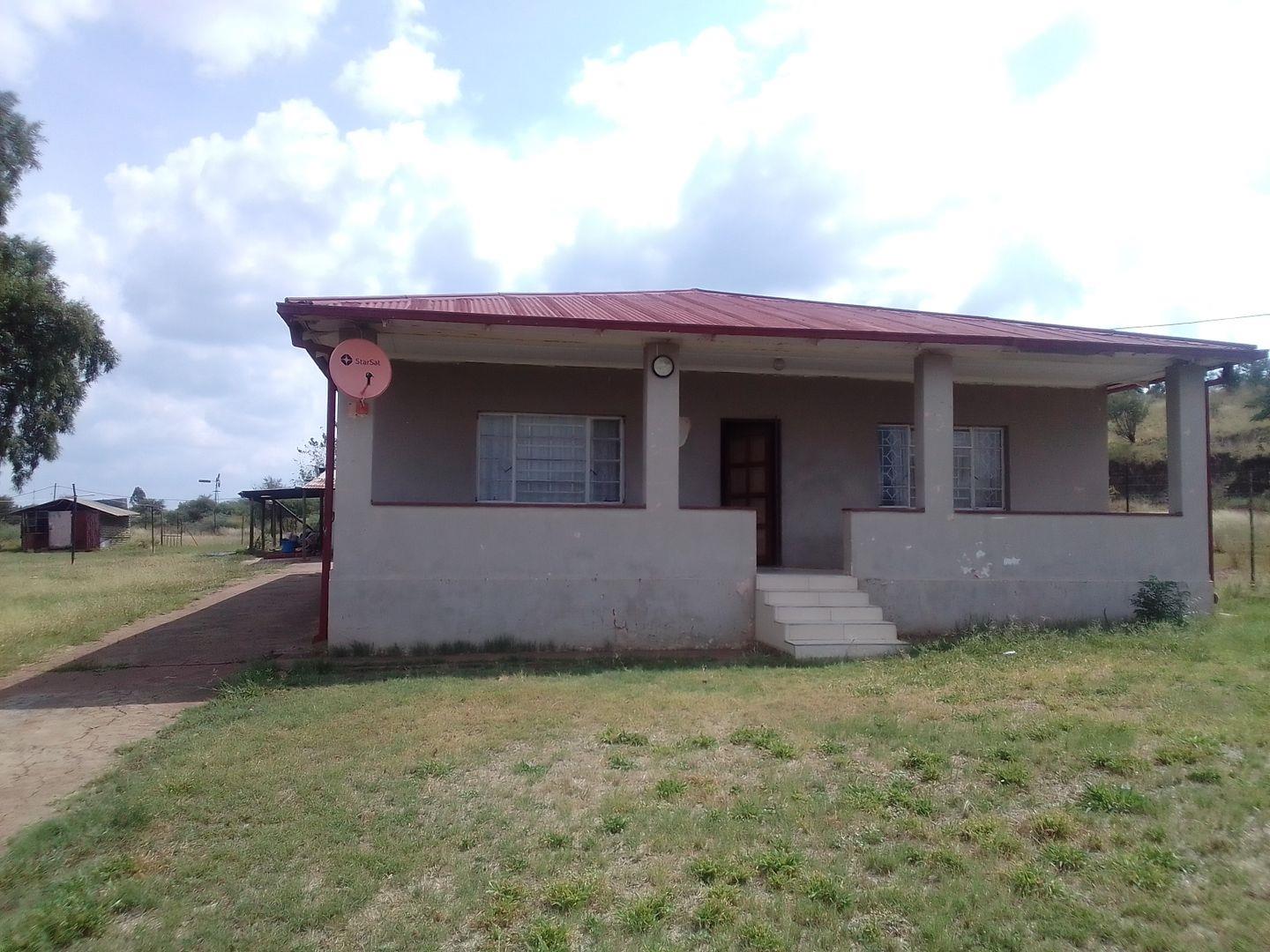 3 Bedroom House for sale in Zeerust - P24-114262929