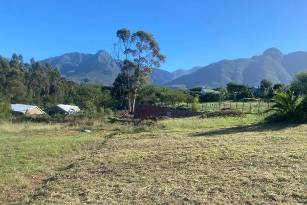 Exclusive sole mandate. This property, situated on the outskirts of Swellendam town, offers a quiet Country lifestyle. Access to ...