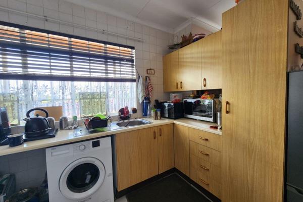 Unit offers One Bedroom, One Full Bathroom with Grab Rails, Open Plan Living Room &amp; Kitchen with a lovely Sun Room,

No occupants ...