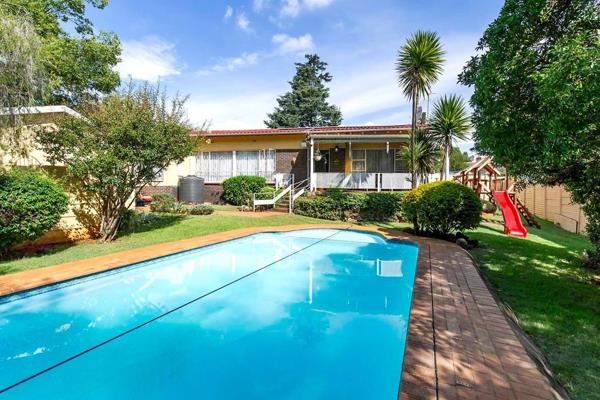 Nestled within the heart of the vibrant HEBRA Boomed enclave, this charming family abode boasts proximity to Hurlyvale Primary School ...