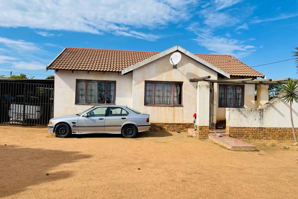 Lovely house in Soshanguve Gg.

65 Sqm house

Modern kitchen and cozy lounge where you can relax and entertain guest.

Walled ...