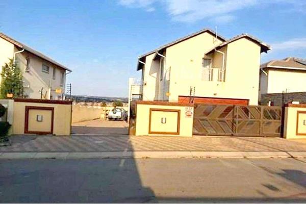 Welcome to Blue Hills Ext. 32, Midrand, a peaceful and luxurious place to call home. This modern, face brick four bedroom double storey ...